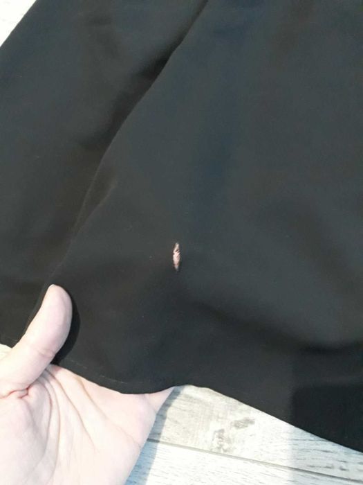 Sukienka czarna z dekoltem