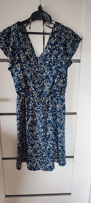 Sukienka niebieska w kwiaty