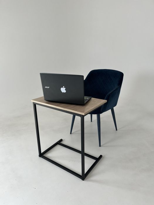 Кофейний столик , столик прикроватный , столик для учебы .