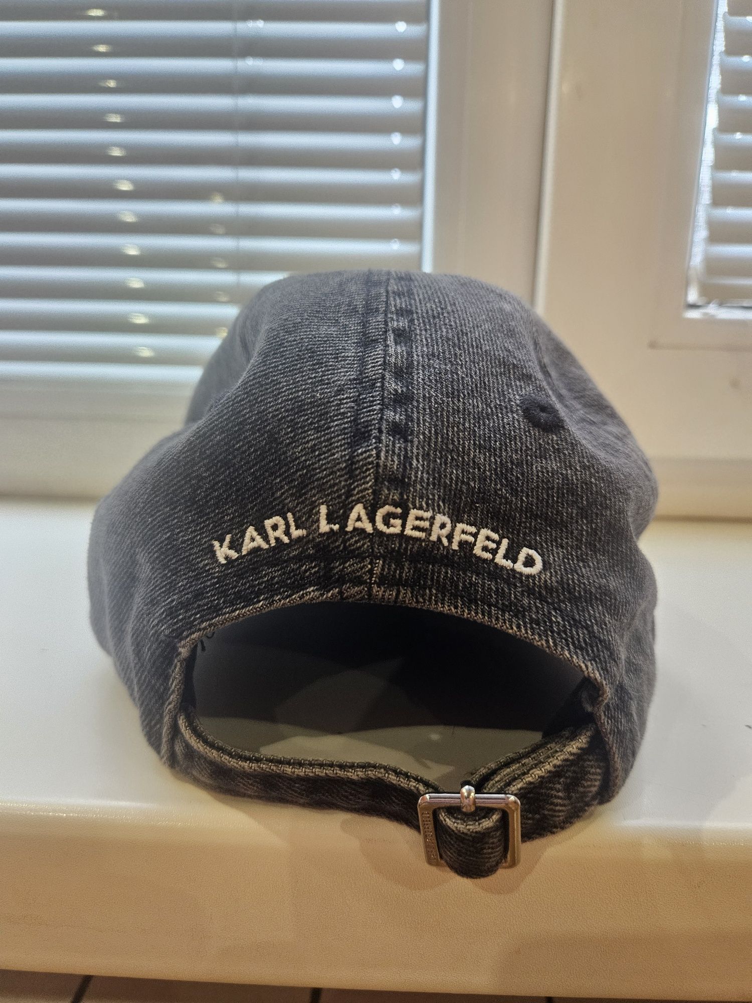 Кепка Karl Lagerfeld ОРІГІНАЛ 
колір сірий з аплікацією