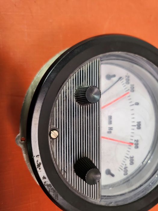 manometr różnicowy.  Dwyer Photohelic® Gage.
