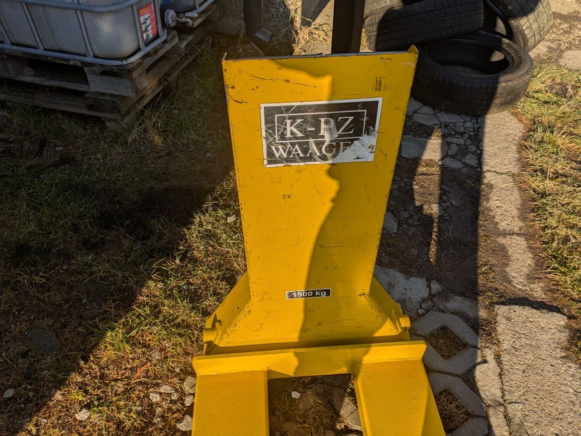 Wózek paletowy Paleciak z  wagą KPZ