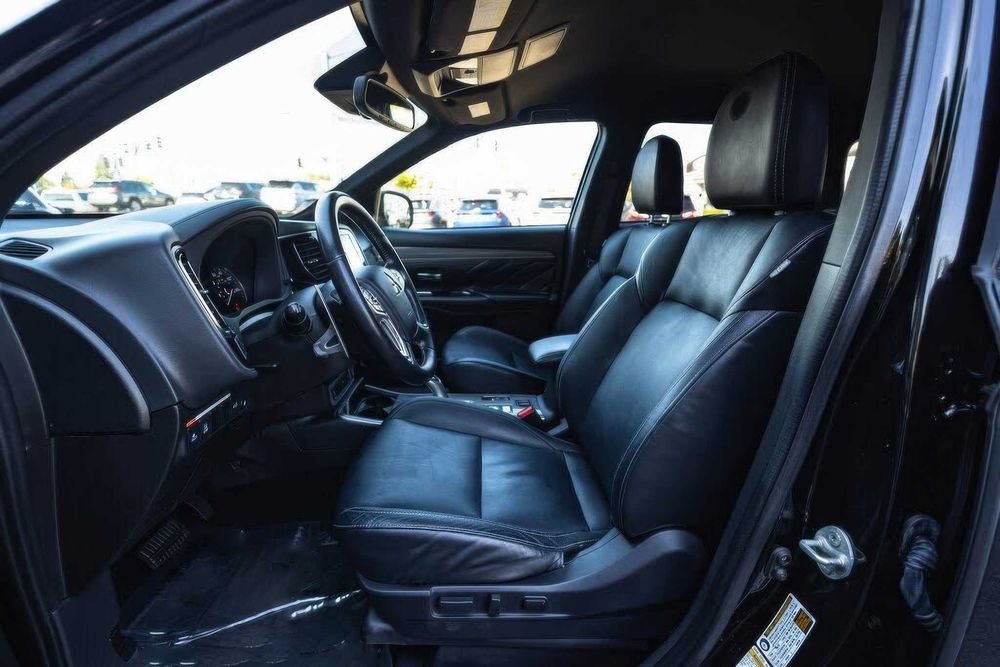 Mitsubishi Outlander Hybrid Plug-in SEL S-AWC      2020