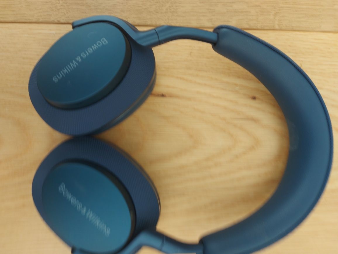 Bowers WIlkins Px7s2e