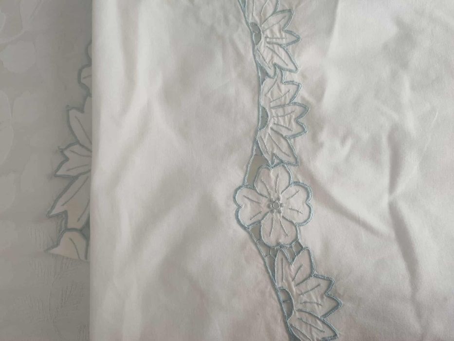 Toalha de mesa de bordado madeira