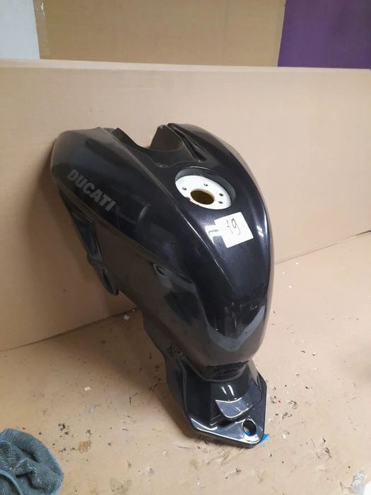 Ducati EVO streetfighter 848 bak zbiornik paliwa