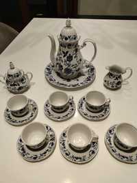 Conjunto de chá. Porcelana LG Limoges decorada a mão