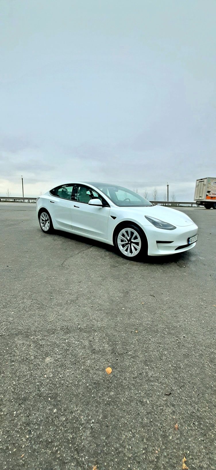 Tesla model 3 22г пробег 3тыс.км
