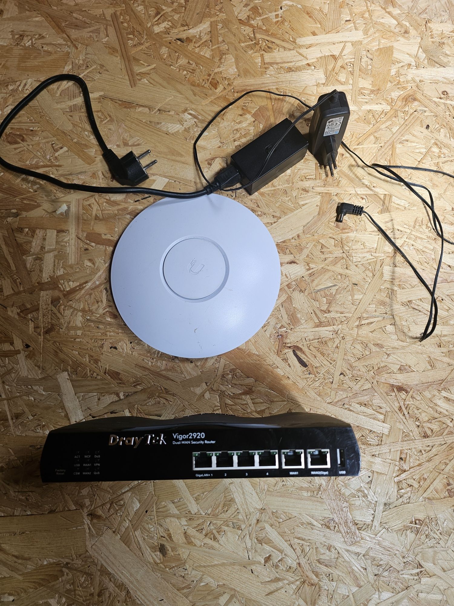 Router DrayTek Vigor 2920  + AP Ubiquiti Unifi WiFi 6 Lite - Zestaw