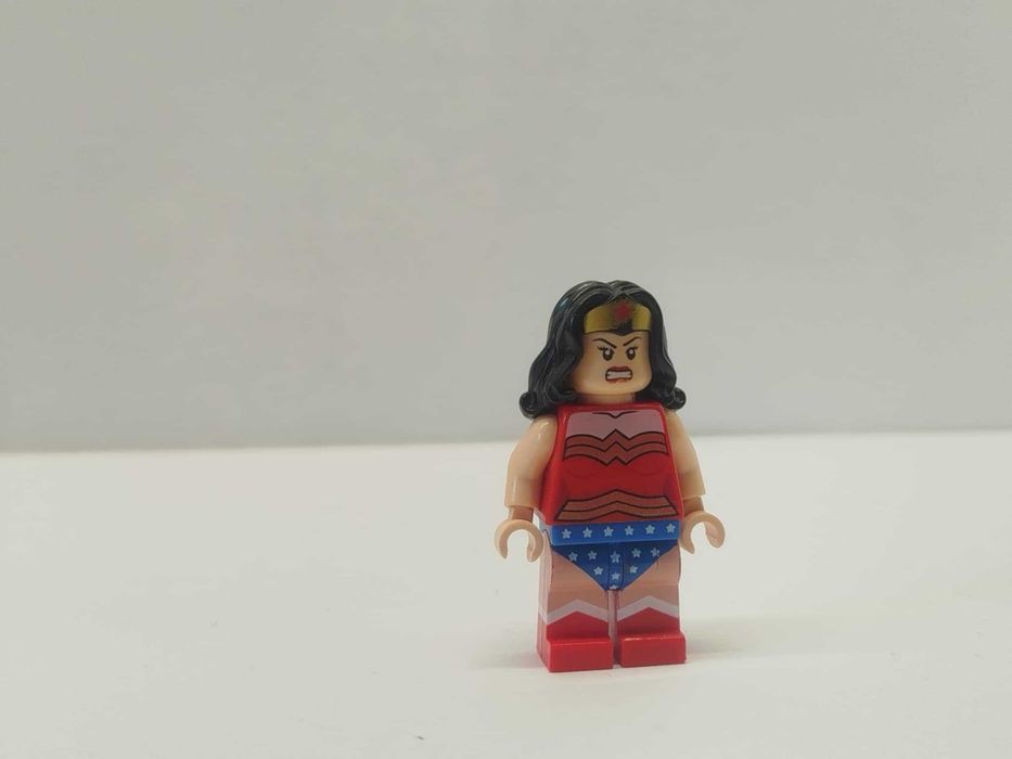 LEGO Wonder Woman figurka z LEGO BATMAN