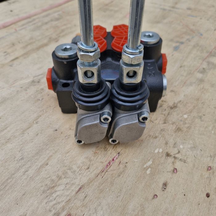 Гідророзподільник 2Р40 з фіксацією