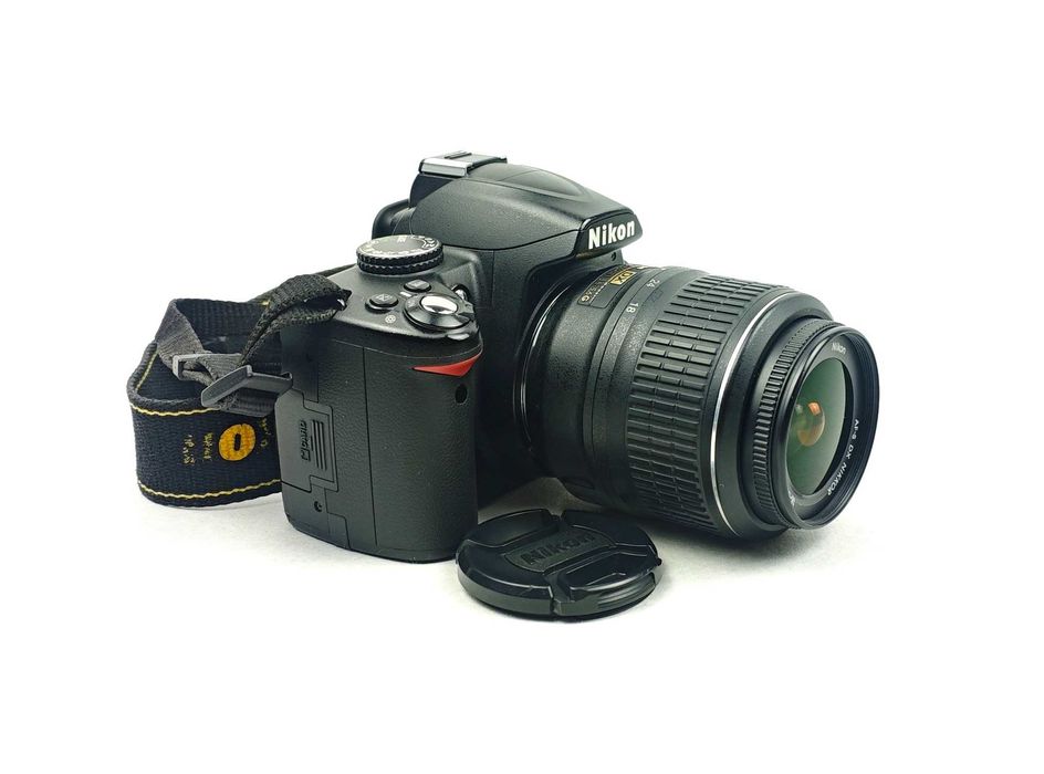 Дзеркальний фотоапарат Nikon D3000 KIT 18-55мм 8Gb [CCD матриця]