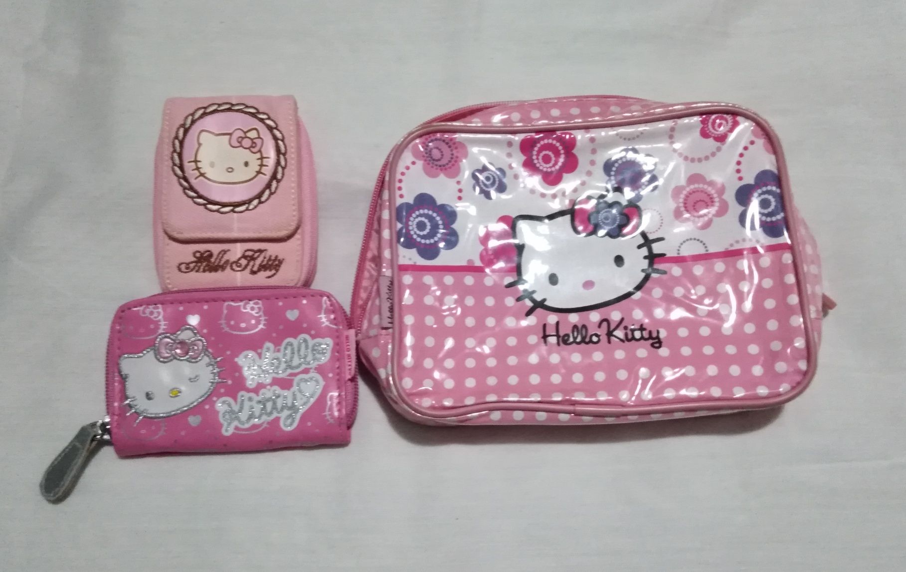 Lote de porta moedas, bolsas, necéssaires, saco e mala da Hello Kitty