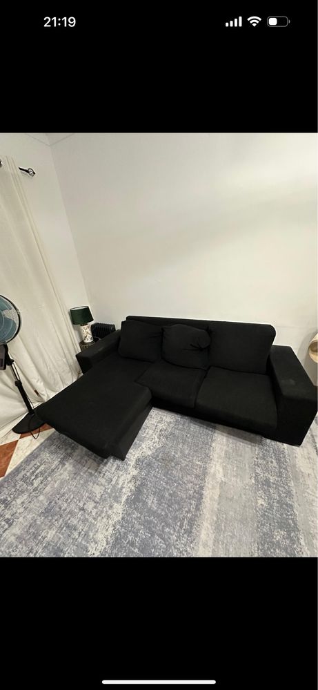 Vendo um sofa, dois espelhos