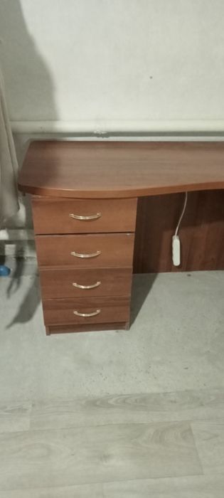 Продам комп'ютерний стіл