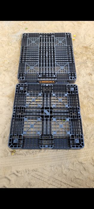 Sprzedam palety plastikowe  110x110 cm, 100x120 cm, 130x110 cm