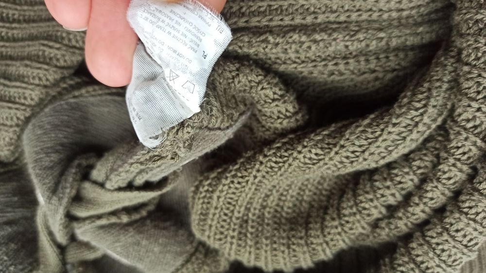 Sweter ciemno-zielony