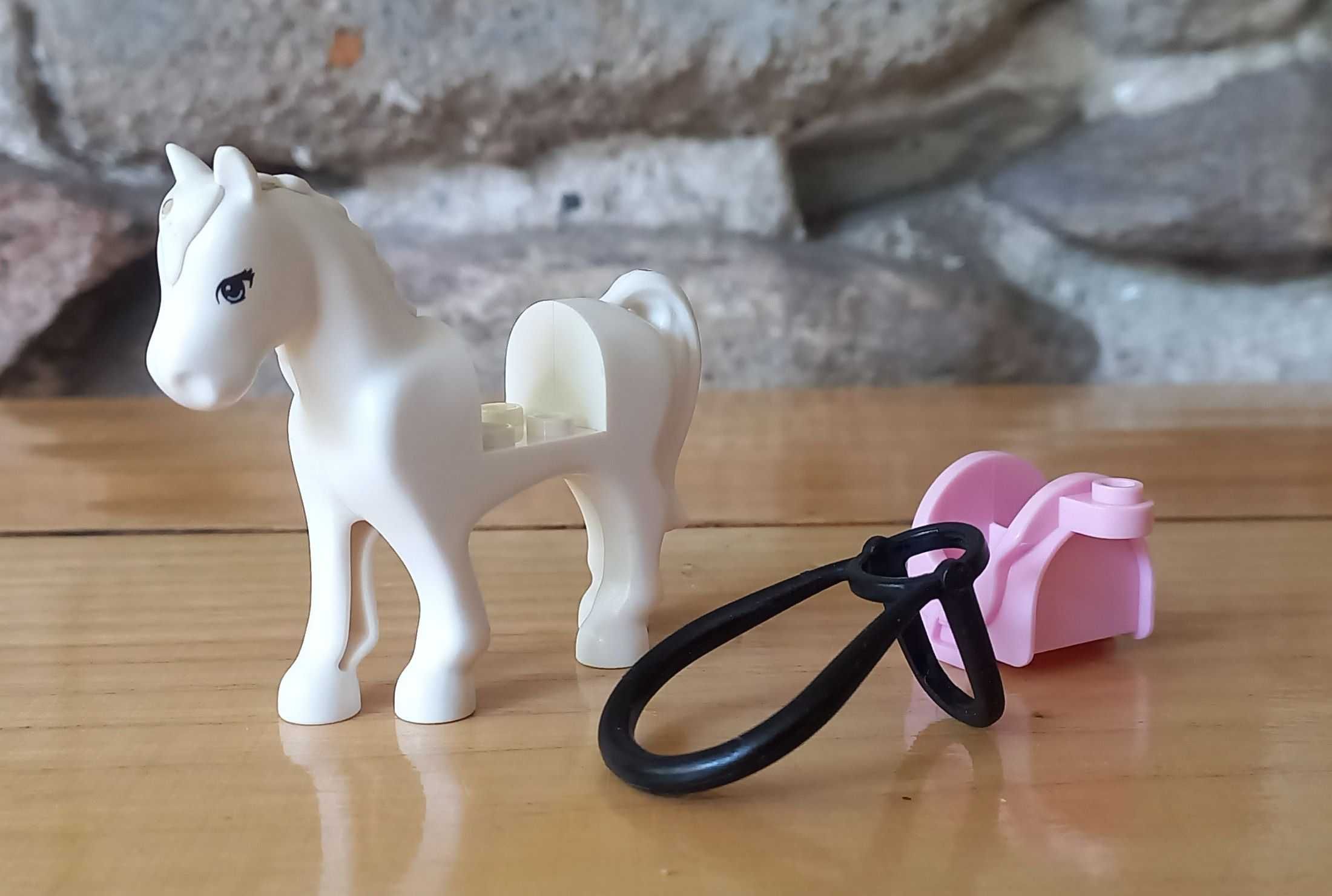 Lego Animal - Minifigurka 93083c01pb02 - Koń + Siodło + Uzda