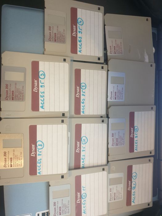 Dyskietki Dysan 3,5 cala 10 sztuk + etui