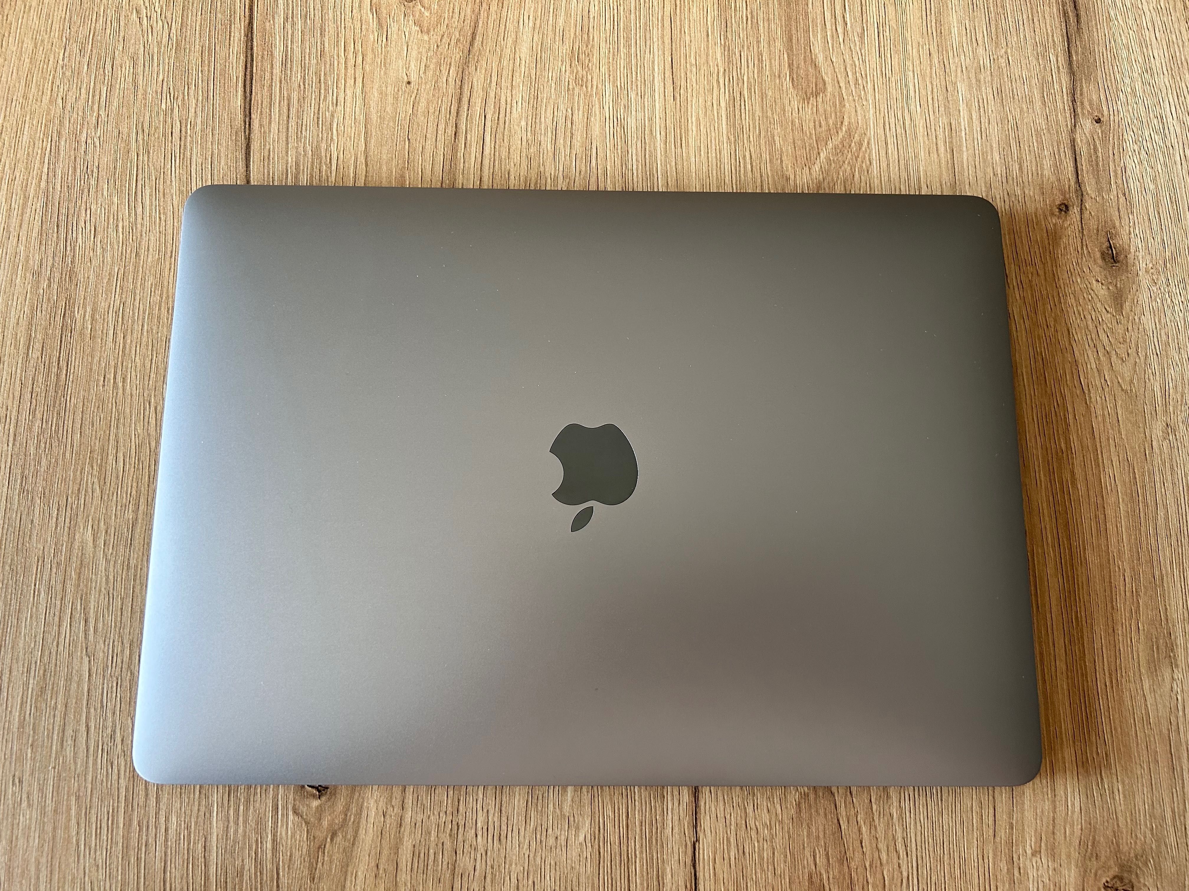 MacBook Pro 13” 2020 stan idealny