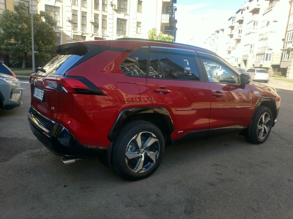 Тойота Рав 4 plug-in гібрид прайм.