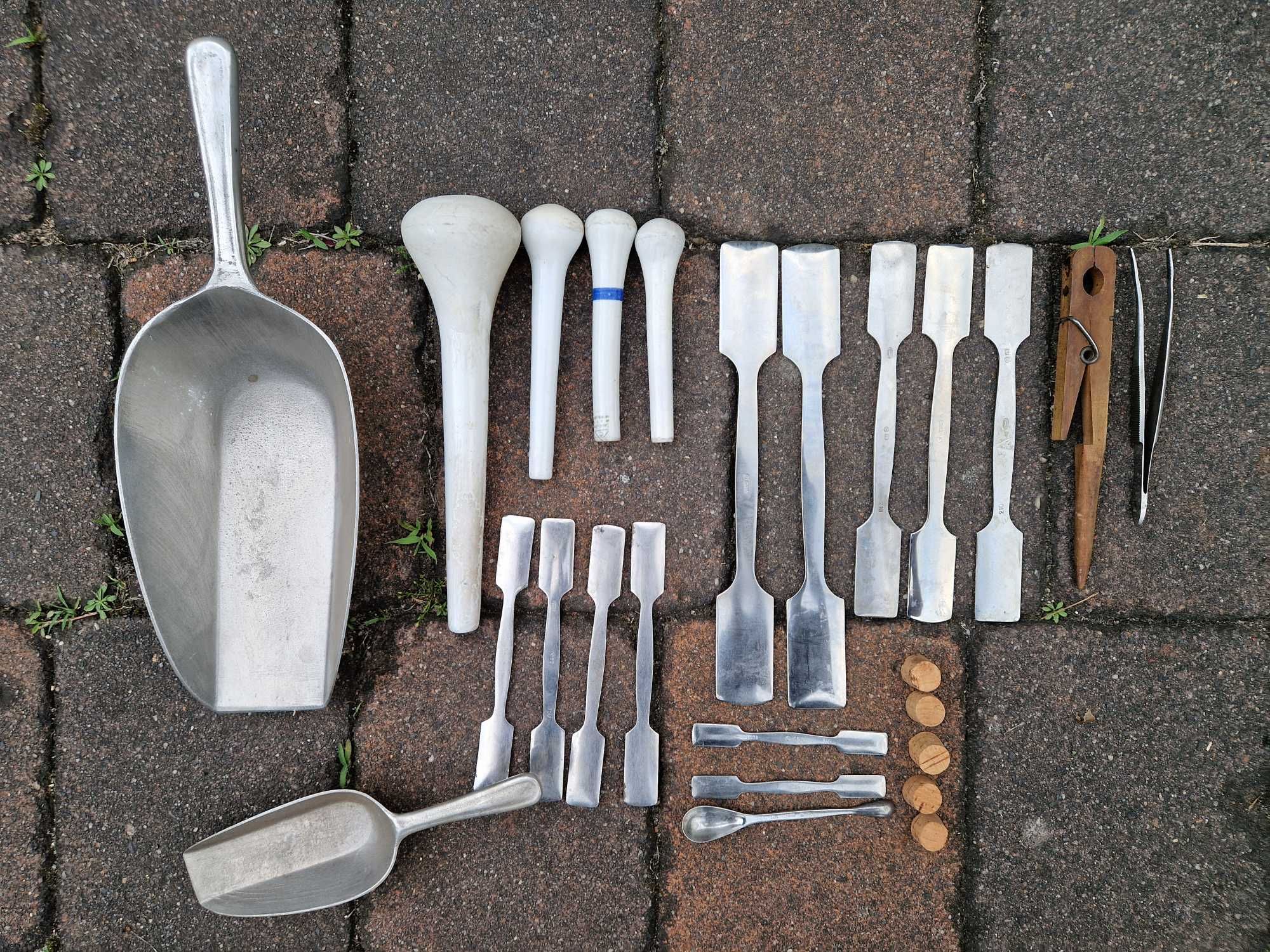 Utensylia sprzęty apteczne recepturowe lata 70
