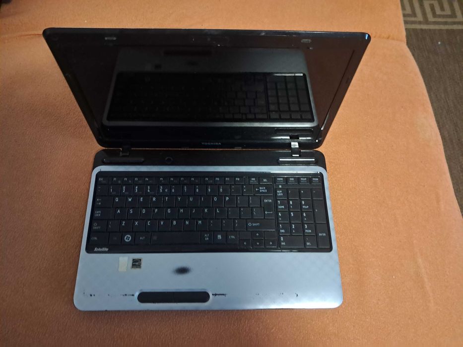 3x laptop jak ns zdjęciu