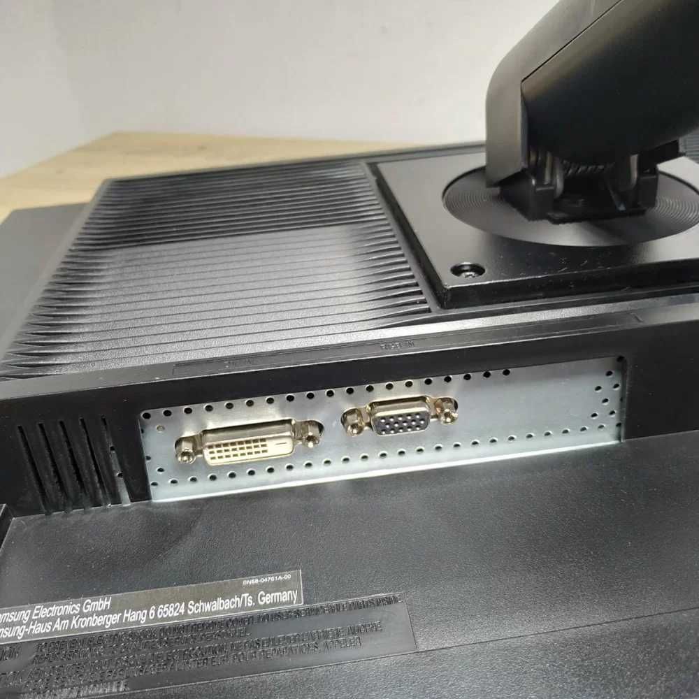 Монітор б/в 22" Samsung S22Е450BW (TN / 1680x1050 / DVI / VGA