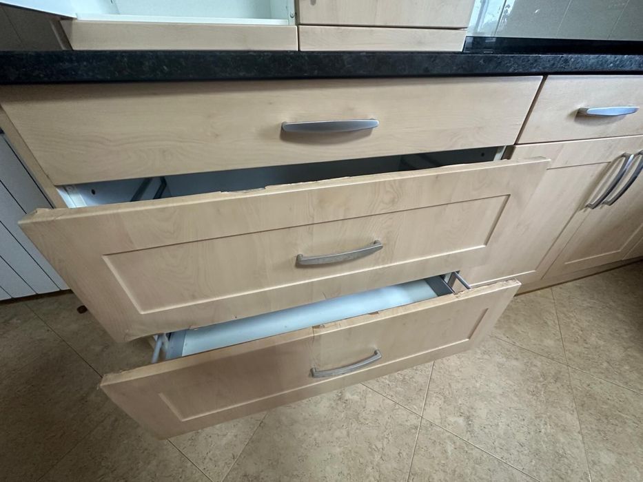 Cozinha com pedra e pia incluida