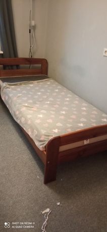 Łóżko drewniane jednoosobowe
