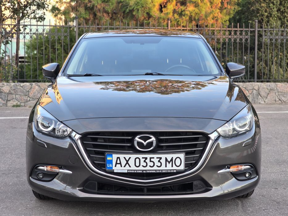 Продам свою Mazda 3 1.5л - 2017г ( ОФИЦИАЛЬНАЯ )