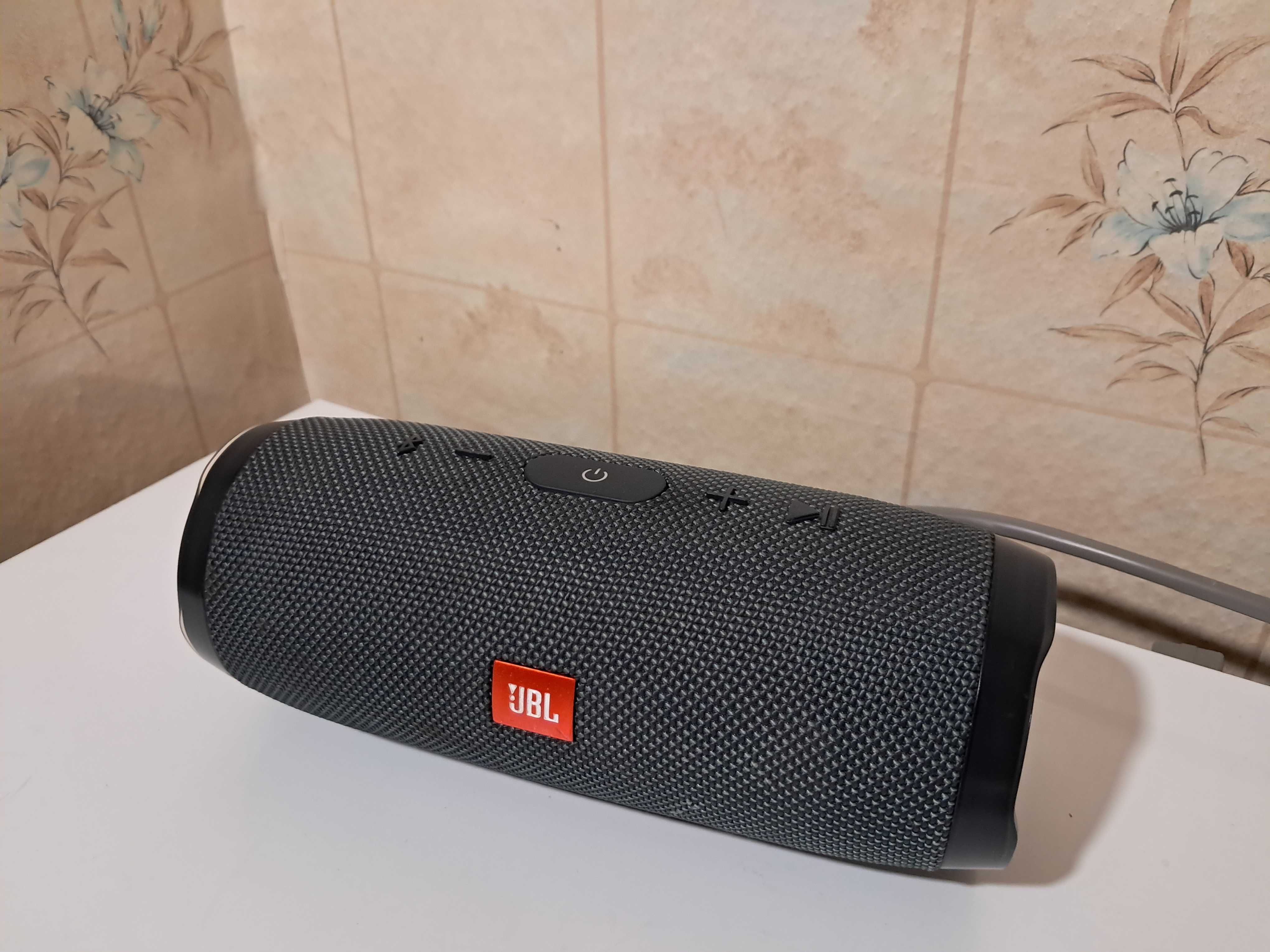 колонка блютузная JBL
