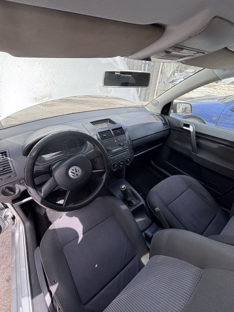 Polo 2004 vendo como esta com pequeno vazamento facil de resolver