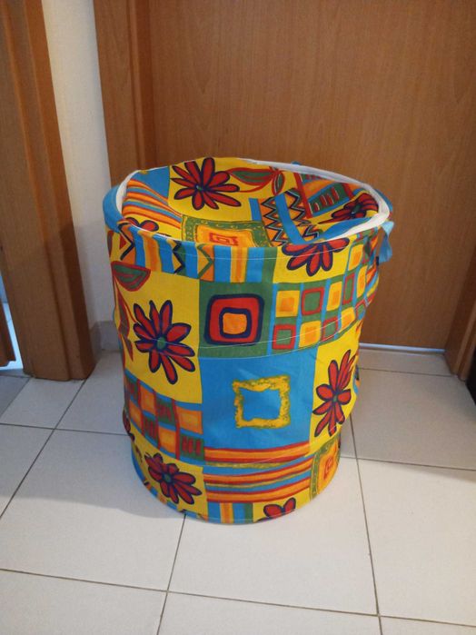 Cesto dobrável para roupa ou brinquedos, arrumação.