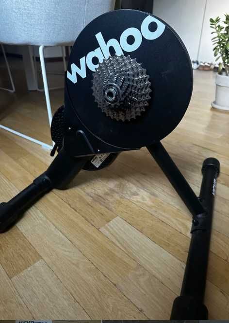 Wahoo Kickr core Trenażer interaktywny rowerowy + Kaseta 11 rz.