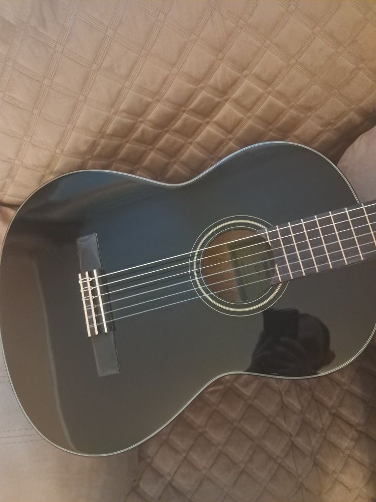 Класична Гітара Yamaha c 40BL + струни, чохол, медіатори і каподастер