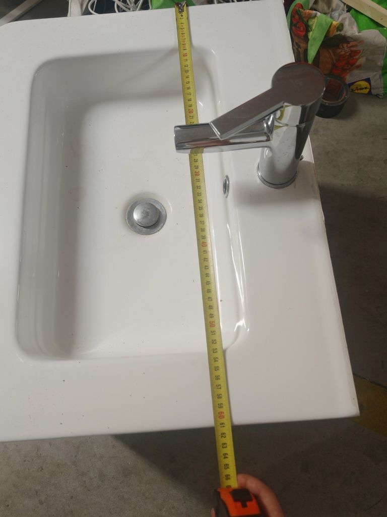 Lavatório de casa de banho com móvel de com gavetas + espelho
