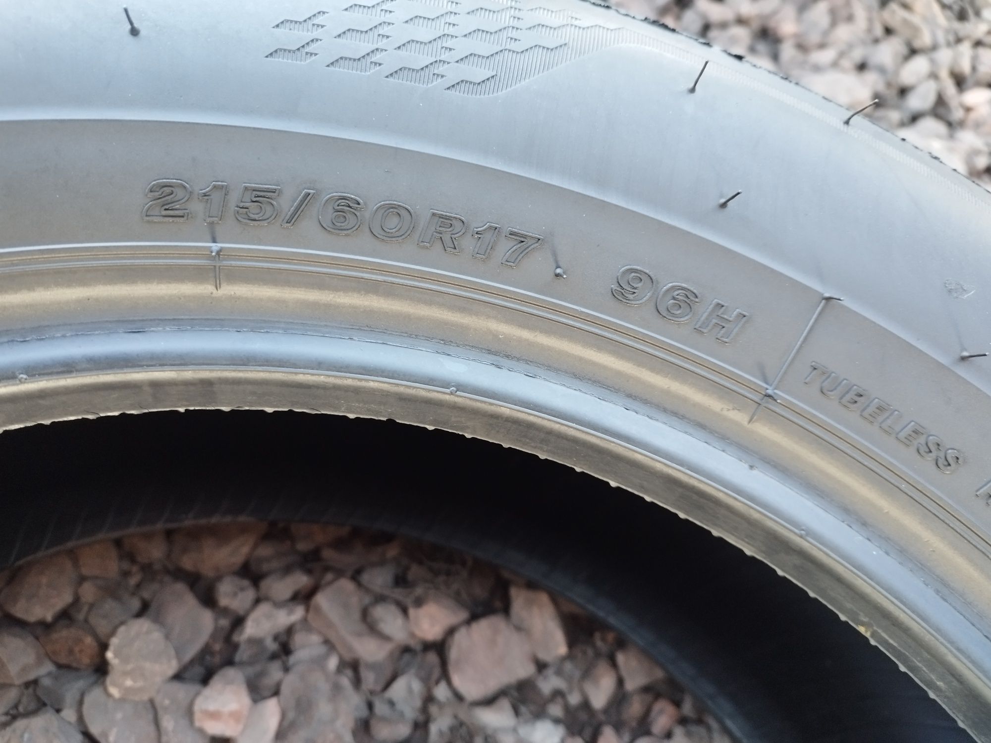 Letnie Bridgestone 215/60R17. 2022 r.