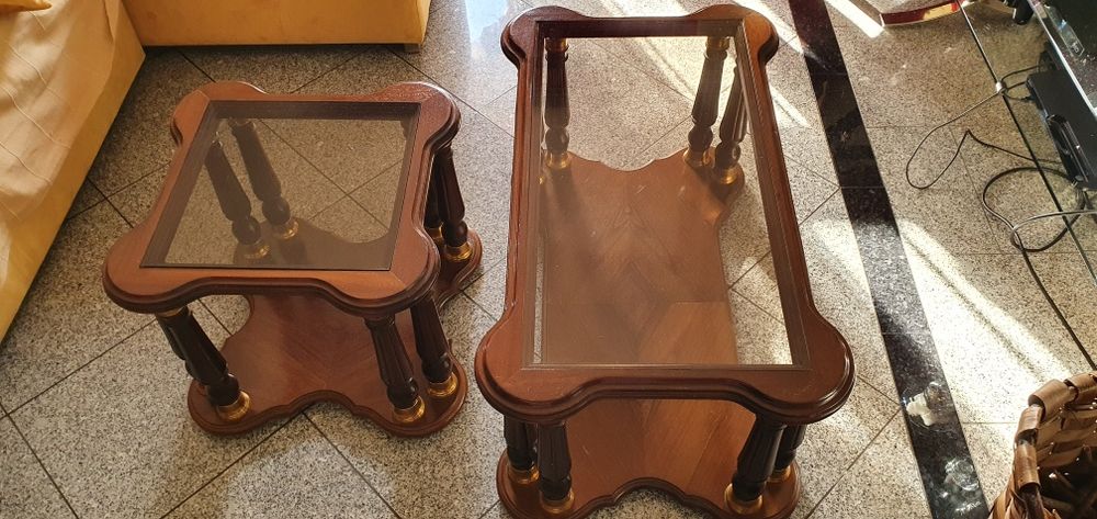 Conjunto de mesas de centro em mogno