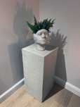 Postument, betonowa podstawa pod kwiaty 32x32x70