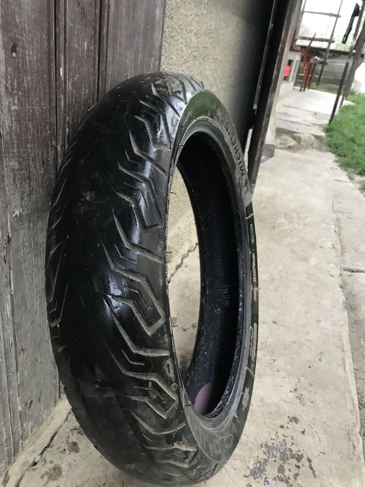 Продаю покришку Honda sh 130/70-16 Michelin