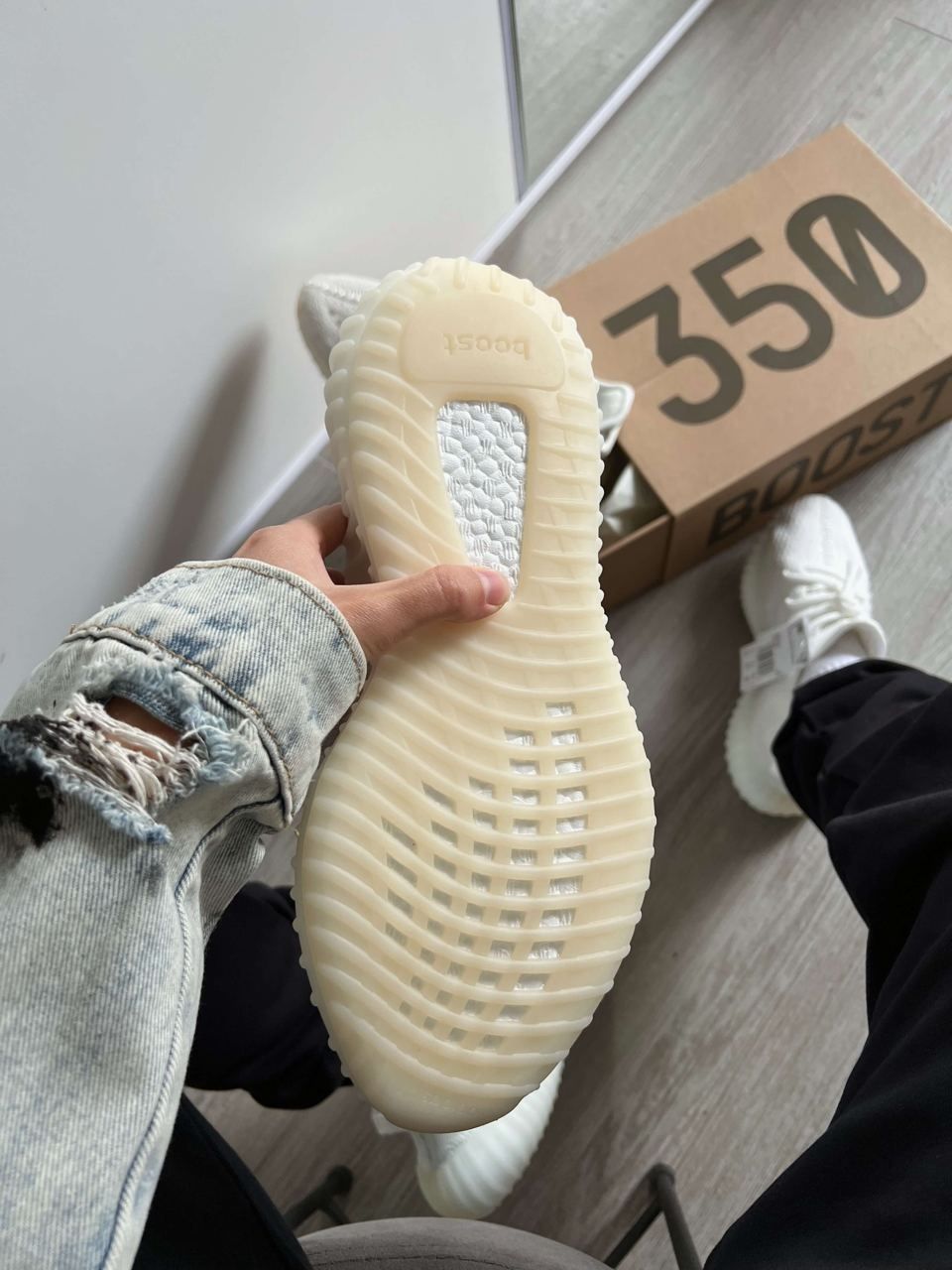 Топ якість Adidas Yeezy Boost 350 V2 Bone жіночі кросівки женские