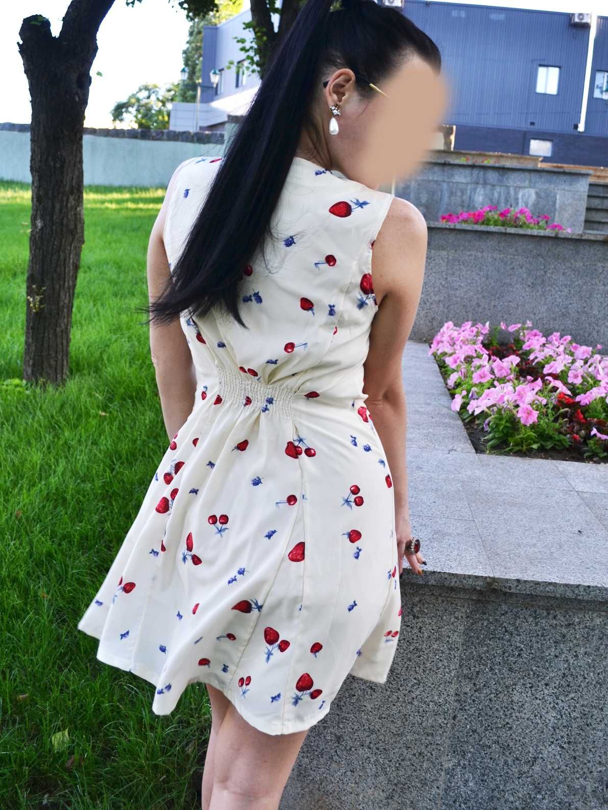 Платье клубника с вишней Moschino