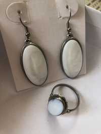 Сережки та перстень з місячним камінням