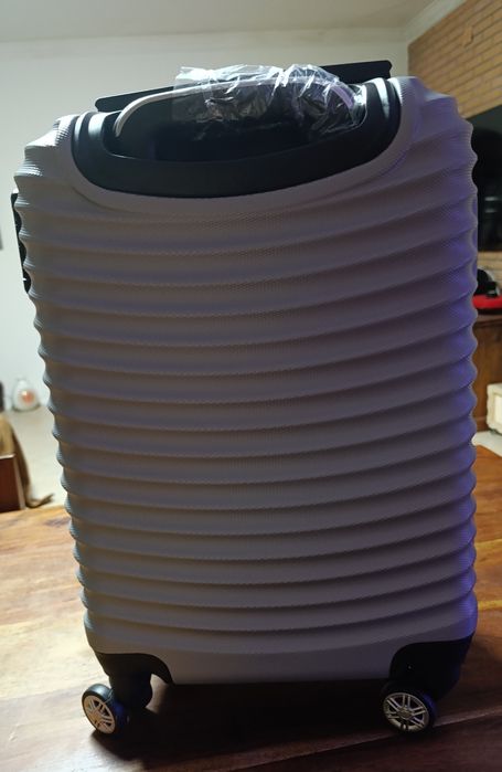 Mala de cabine, rodas 360°,prateada. Nova!