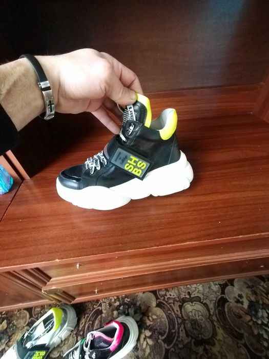 Женские кожаные кросовки