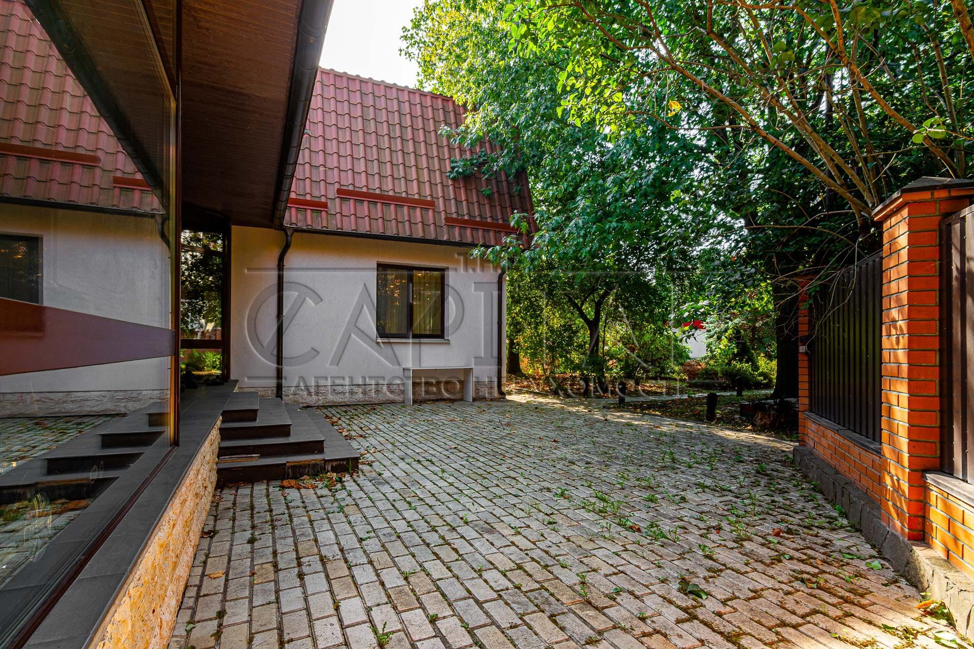 Центр міста,Печерск,Ексклюзивний будинок 565 метрів,14 соток (акт є).