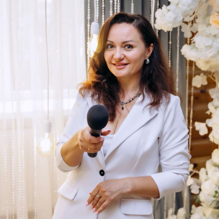 Ведуча + музика Кропивницький