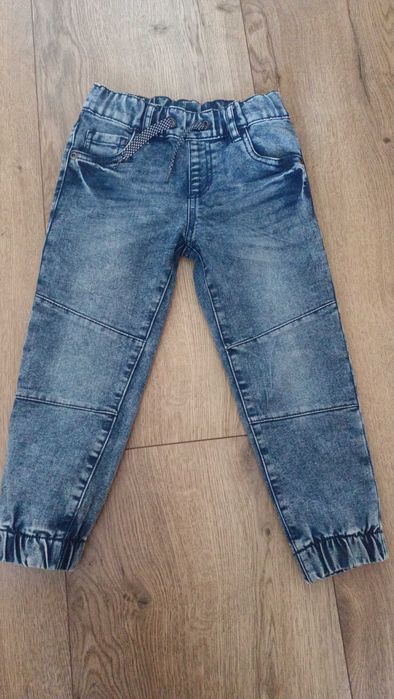 Spodnie jeansowe chłopięce 104