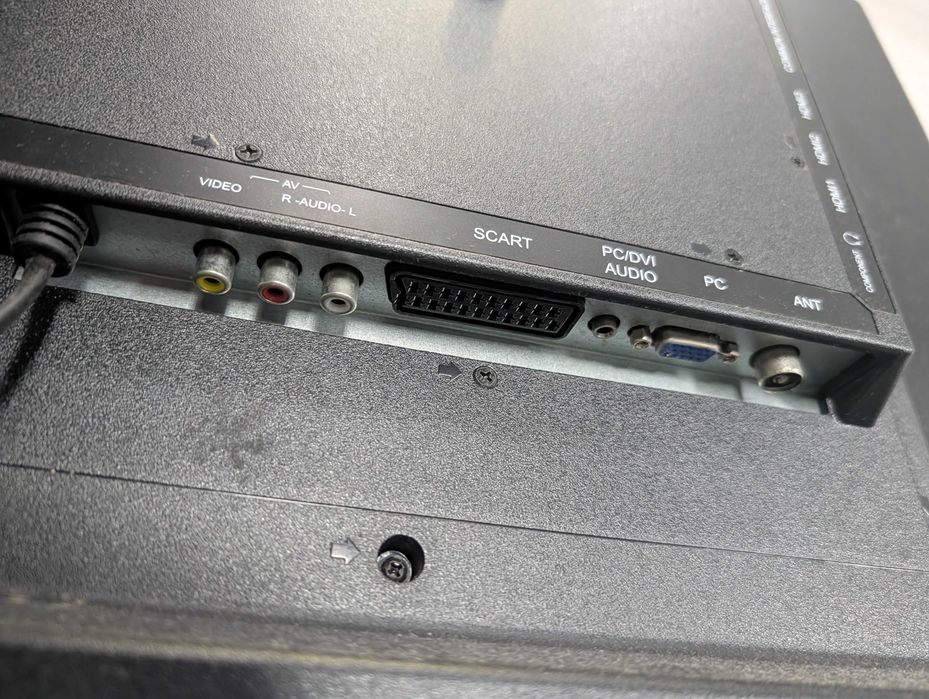 TV Kunft 32DCG160014 - Avaria na placa principal